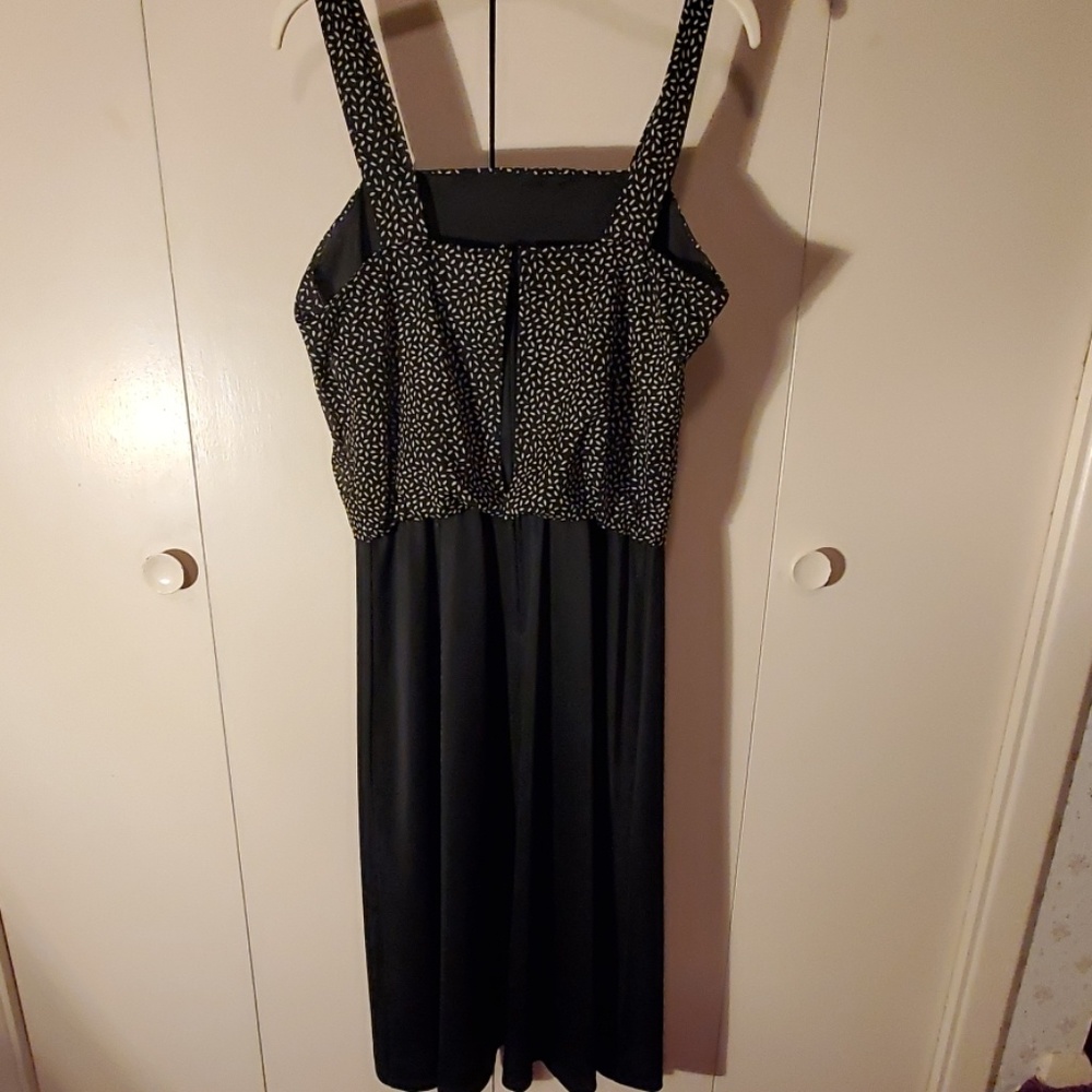 Dress - Picture 3 of 4